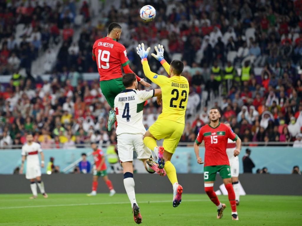 En-Nesyri jumps high to put a header past Portugal!